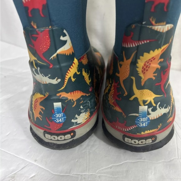 Bogs K Classic Youth Size 5 Dino Rain Boot Pull On waterproof Flaw - Picture 15 of 15